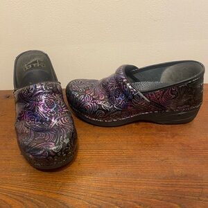 Dansko Professional XP 2.0 Clogs Engraved Flower Purple Women Size 40 Comfort